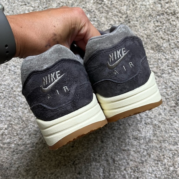 Nike Air Max 1 Crepe Shoes - Picture 6 of 7